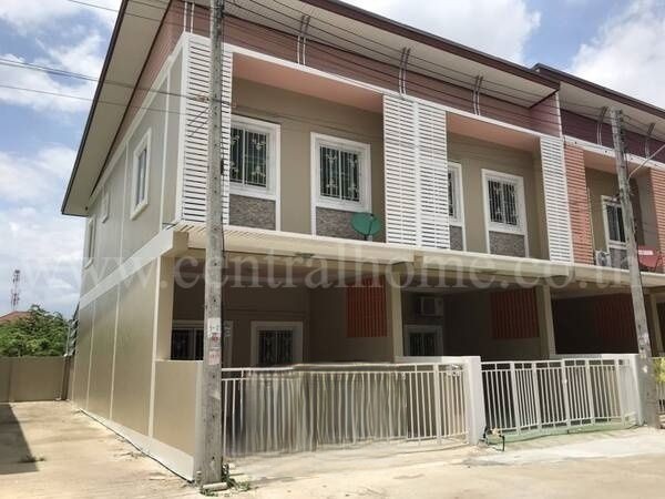 ทาวน์เฮ้าส์ หมู่บ้าน หน้าค่าย 3​​​​​​​ เพชรบูรณ์  หลังริม