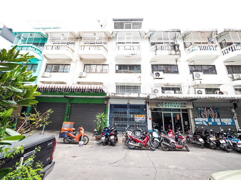 อาคารพาณิชย์  3 ชั้นครึ่ง เทอดไทย 33 ฝั่งธนฯ ทำเลดี