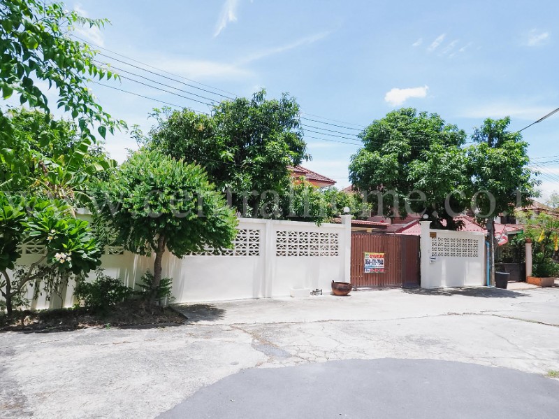 บ้านเดี่ยว พรธิสาร 8 อ.คลองหลวง จ.ปทุมธานี ถนนเมน ห้องริม