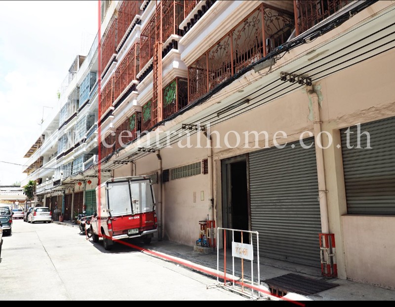 อาคารพาณิชย์ 5 คูหา 6 ชั้นรวมดาดฟ้า เจริญนคร 66/1 ทำเลดี สภาพสวย ราคาถูก